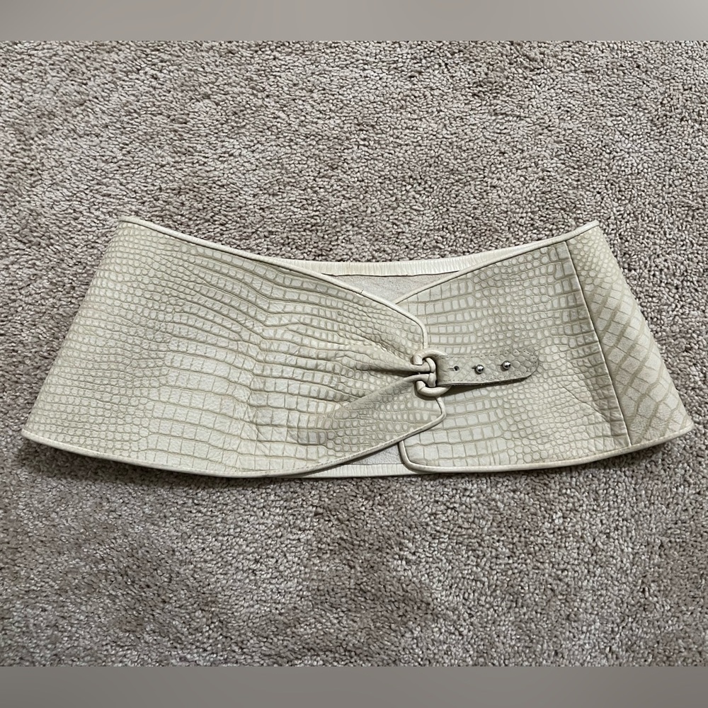Vintage Lasso cream embossed leather belt.
